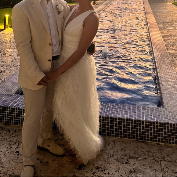 BCBG FEATHER WEDDING DRESS - Picture 4 of 4